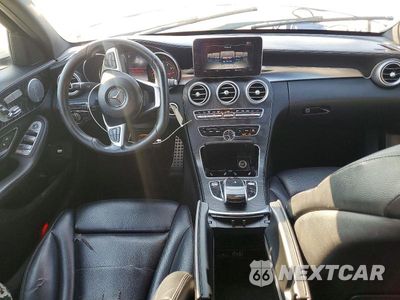 Zdjęcie 8 z 12 samochodu: 2015 MERCEDES-BENZ C 300 4MATIC VIN:55SWF4KB1FU020992 - miniatura
