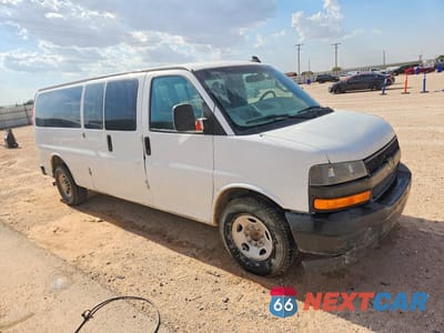 Czwarte zdjęcie samochodu z boku: 2020 CHEVROLET EXPRESS G3500 LS VIN:1GAZGNFG8L1272873 - miniatura