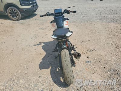 Czwarte zdjęcie samochodu z boku: 2017 KTM 390 DUKE VIN:MD2JPJ40XHC234358 - miniatura