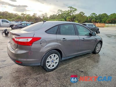 Trzecie zdjęcie samochodu z tyłu: 2012 FORD FOCUS SE VIN:1FAHP3F27CL187481 - miniatura