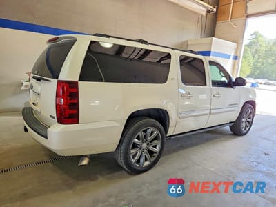 Trzecie zdjęcie samochodu z tyłu: 2008 CHEVROLET SUBURBAN K1500 LS VIN:1GNFK16328R208486 - miniatura