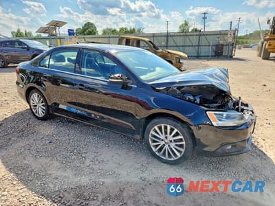 Czwarte zdjęcie samochodu z boku: 2013 VOLKSWAGEN JETTA SEL VIN:3VWLX7AJ7DM389731 - miniatura