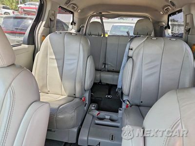 Zdjęcie 10 z 13 samochodu: 2014 TOYOTA SIENNA XLE 8-PASSENGER VIN:5TDYK3DC7ES437663 - miniatura