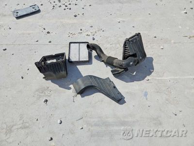 Zdjęcie 13 z 14 samochodu: 2011 KIA SORENTO EX VIN:5XYKU4A12BG035714 - miniatura