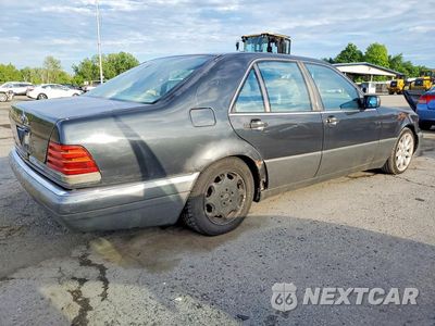 Trzecie zdjęcie samochodu z tyłu: 1992 MERCEDES-BENZ 300 SE VIN:WDBGA32E2NA038058 - miniatura