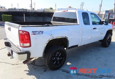 Trzecie zdjęcie samochodu z tyłu: 2011 GMC SIERRA K2500 SLE VIN:1GT220CG9BZ350933 - miniatura