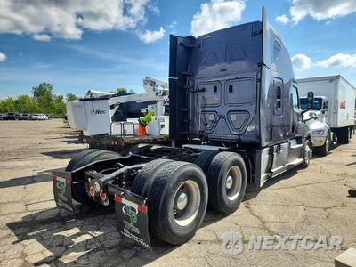 Trzecie zdjęcie samochodu z tyłu: 2019 FREIGHTLINER CASCADIA 126 SEMI TRUCK VIN:3AKJHHDR9KSKF4952 - miniatura