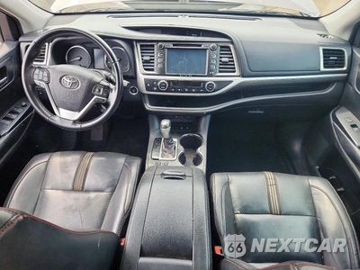 Zdjęcie 8 z 13 samochodu: 2019 TOYOTA HIGHLANDER SE VIN:5TDJZRFH9KS572440 - miniatura