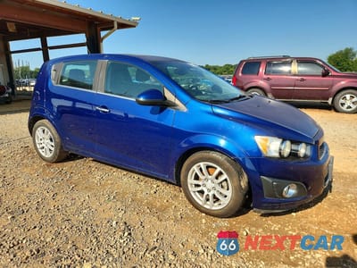 Czwarte zdjęcie samochodu z boku: 2013 CHEVROLET SONIC LTZ VIN:1G1JE6SB1D4194603 - miniatura