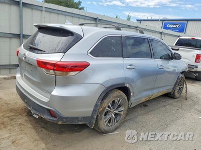 Trzecie zdjęcie samochodu z tyłu: 2017 TOYOTA HIGHLANDER LE PLUS VIN:5TDBZRFH9HS396924 - miniatura