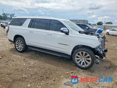 Czwarte zdjęcie samochodu z boku: 2023 CHEVROLET SUBURBAN K1500 PREMIER VIN:1GNSKFKD7PR230489 - miniatura