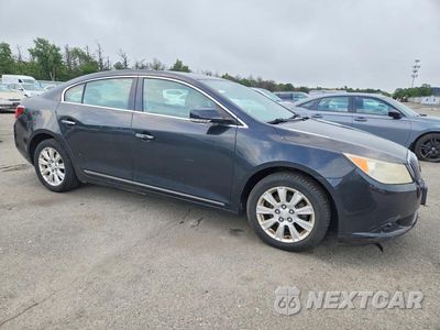 Czwarte zdjęcie samochodu z boku: 2013 BUICK LACROSSE VIN:1G4GC5ER3DF287682 - miniatura