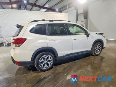 Trzecie zdjęcie samochodu z tyłu: 2021 SUBARU FORESTER PREMIUM VIN:JF2SKAJC2MH589000 - miniatura