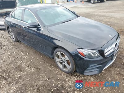 Czwarte zdjęcie samochodu z boku: 2019 MERCEDES-BENZ E 300 4MATIC VIN:WDDZF4KB4KA536156 - miniatura