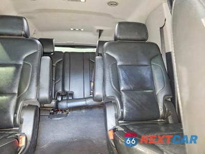 Zdjęcie 10 z 13 samochodu: 2019 CHEVROLET SUBURBAN K1500 LT VIN:1GNSKHKC4KR401128 - miniatura