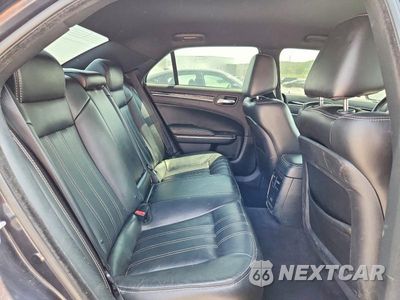 Zdjęcie 10 z 12 samochodu: 2018 CHRYSLER 300 S VIN:2C3CCAGG9JH267779 - miniatura
