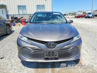 Piąte zdjęcie samochodu w środku: 2019 TOYOTA CAMRY XLE VIN:4T1B11HK7KU810511 - miniatura