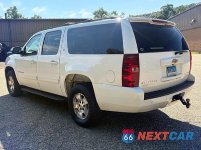 Trzecie zdjęcie samochodu z tyłu: 2012 CHEVROLET SUBURBAN K1500 LT VIN:1GNSKJE70CR204318 - miniatura