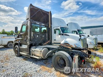 Drugie zdjęcie samochodu z przodu: 2017 FREIGHTLINER CASCADIA 113 SEMI TRUCK VIN:1FUBGBDV3HLHH2581 - miniatura