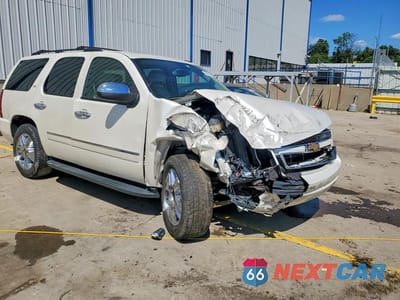 Czwarte zdjęcie samochodu z boku: 2010 CHEVROLET TAHOE K1500 LTZ VIN:1GNUKCE0XAR184809 - miniatura