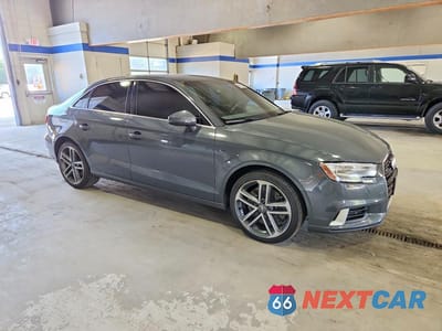 Czwarte zdjęcie samochodu z boku: 2019 AUDI A3 PREMIUM VIN:WAUBEGFF8KA119097 - miniatura