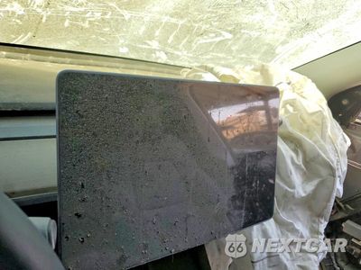 Zdjęcie 9 z 12 samochodu: 2023 TESLA MODEL Y VIN:7SAYGDEE8PF751369 - miniatura