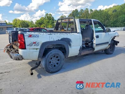 Trzecie zdjęcie samochodu z tyłu: 2004 CHEVROLET SILVERADO K1500 VIN:2GCEK19V041259666 - miniatura