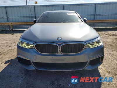 Piąte zdjęcie samochodu w środku: 2018 BMW M550XI VIN:WBAJB9C5XJB035853 - miniatura