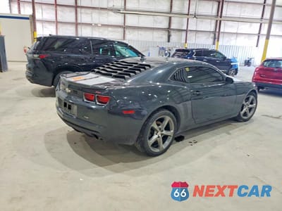 Trzecie zdjęcie samochodu z tyłu: 2013 CHEVROLET CAMARO LT VIN:2G1FB1E38D9141724 - miniatura