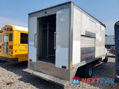 Trzecie zdjęcie samochodu z tyłu: 2023 CHEVROLET EXPRESS REFRIGERATED BOX TRUCK VIN:1HA6GVC77PN000534 - miniatura
