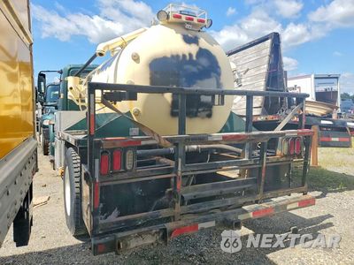 Drugie zdjęcie samochodu z przodu: 2005 INTERNATIONAL 4300 TANK TRUCK VIN:1HTMMAAL25H121953 - miniatura
