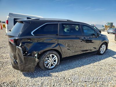 Trzecie zdjęcie samochodu z tyłu: 2021 TOYOTA SIENNA PLATINUM 7-PASSENGER VIN:5TDESKFCXMS009031 - miniatura