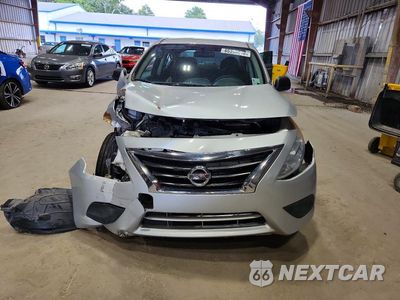 Piąte zdjęcie samochodu w środku: 2015 NISSAN VERSA 1.6 S VIN:3N1CN7AP2FL912016 - miniatura