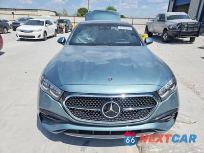 Piąte zdjęcie samochodu w środku: 2025 MERCEDES-BENZ E 350 VIN:W1KLF4GB9SA117380 - miniatura