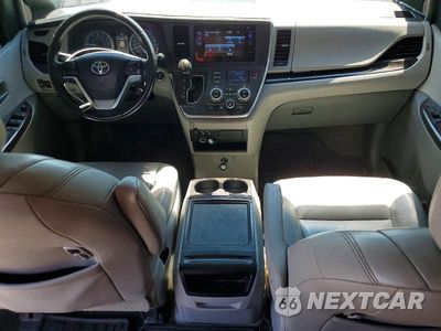 Zdjęcie 8 z 13 samochodu: 2016 TOYOTA SIENNA XLE 8-PASSENGER VIN:5TDYK3DC2GS749800 - miniatura