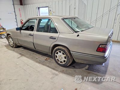 Drugie zdjęcie samochodu z przodu: 1995 MERCEDES-BENZ E 320 BASE VIN:WDBEA32E8SC225845 - miniatura