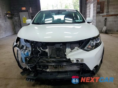 Piąte zdjęcie samochodu w środku: 2019 NISSAN ROGUE SPORT S VIN:JN1BJ1CR3KW333866 - miniatura