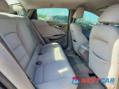 Zdjęcie 10 z 12 samochodu: 2019 CHEVROLET MALIBU LS VIN:1G1ZB5ST2KF142719 - miniatura