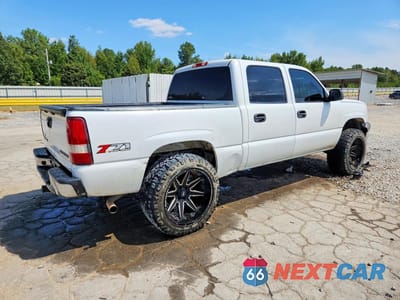 Trzecie zdjęcie samochodu z tyłu: 2005 CHEVROLET SILVERADO K1500 VIN:2GCEK13T051347920 - miniatura