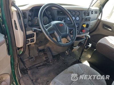 Zdjęcie 8 z 13 samochodu: 2018 PETERBILT 579 VIN:1XPBAK8XXJD464120 - miniatura