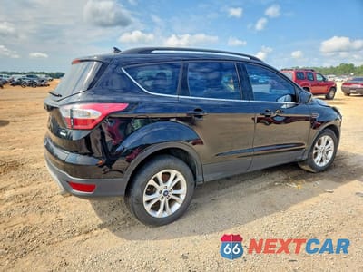 Trzecie zdjęcie samochodu z tyłu: 2018 FORD ESCAPE SE VIN:1FMCU0GD7JUD18455 - miniatura