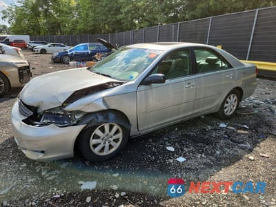 2004 TOYOTA CAMRY XLE 4T1BE32K84U886749 - główne zdjęcie licytacji z USA - miniatura