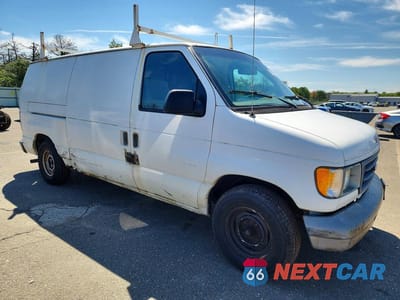Czwarte zdjęcie samochodu z boku: 2000 FORD ECONOLINE E150 VAN VIN:1FTRE1428YHB13878 - miniatura