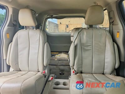 Zdjęcie 10 z 13 samochodu: 2014 TOYOTA SIENNA XLE 8-PASSENGER VIN:5TDYK3DC2ES432595 - miniatura