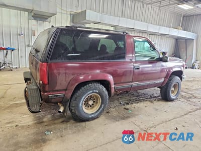 Trzecie zdjęcie samochodu z tyłu: 1995 GMC YUKON VIN:1GKEK18K0SJ743870 - miniatura