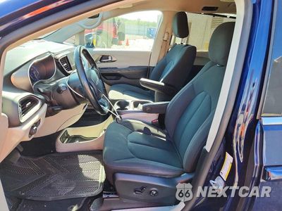 Zdjęcie 7 z 13 samochodu: 2020 CHRYSLER PACIFICA TOURING VIN:2C4RC1FG8LR108384 - miniatura