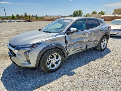 2024 CHEVROLET TRAX LS KL77LFE25RC078723 - główne zdjęcie licytacji z USA - miniatura