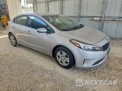 Czwarte zdjęcie samochodu z boku: 2018 KIA FORTE LX VIN:3KPFK4A7XJE234372 - miniatura