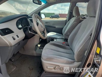 Zdjęcie 7 z 13 samochodu: 2011 TOYOTA SIENNA LE VIN:5TDKK3DCXBS019129 - miniatura