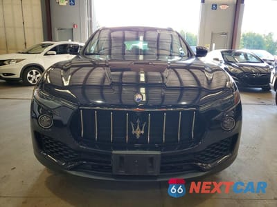 Piąte zdjęcie samochodu w środku: 2017 MASERATI LEVANTE S VIN:ZN661YUA4HX241280 - miniatura